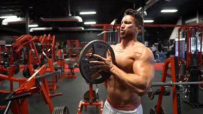 如何增加胸肌中缝,胸肌中缝拉伸动作