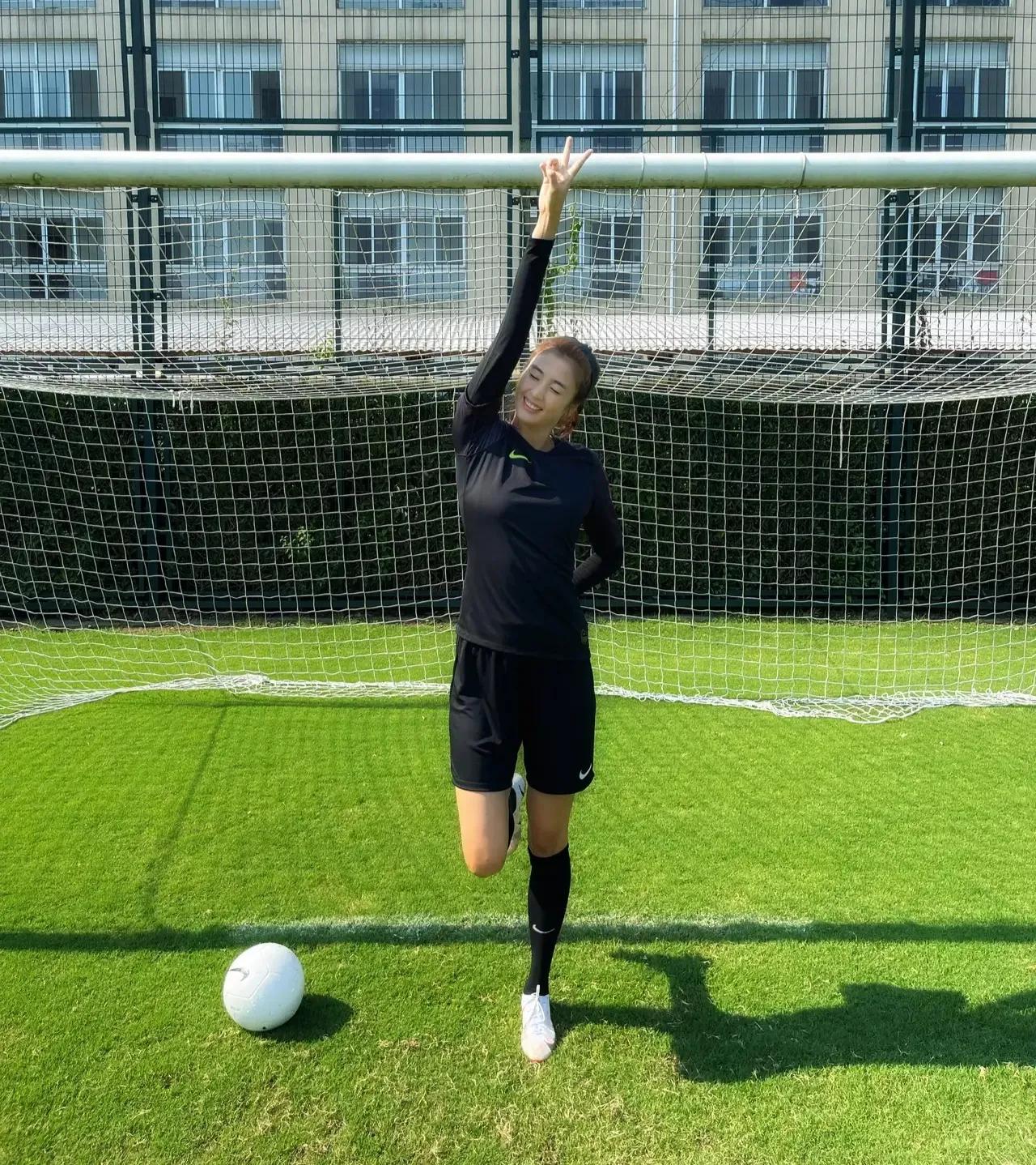 被誉为最美门将的赵丽娜,最美门将赵丽娜