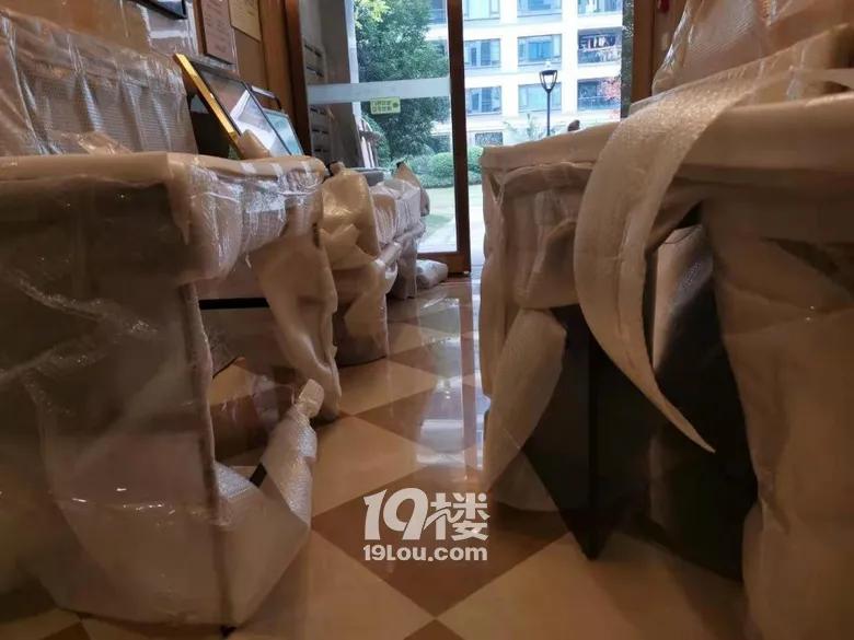 花了12万多就送了这么套东西上门，朋友介绍的商家太黑了！