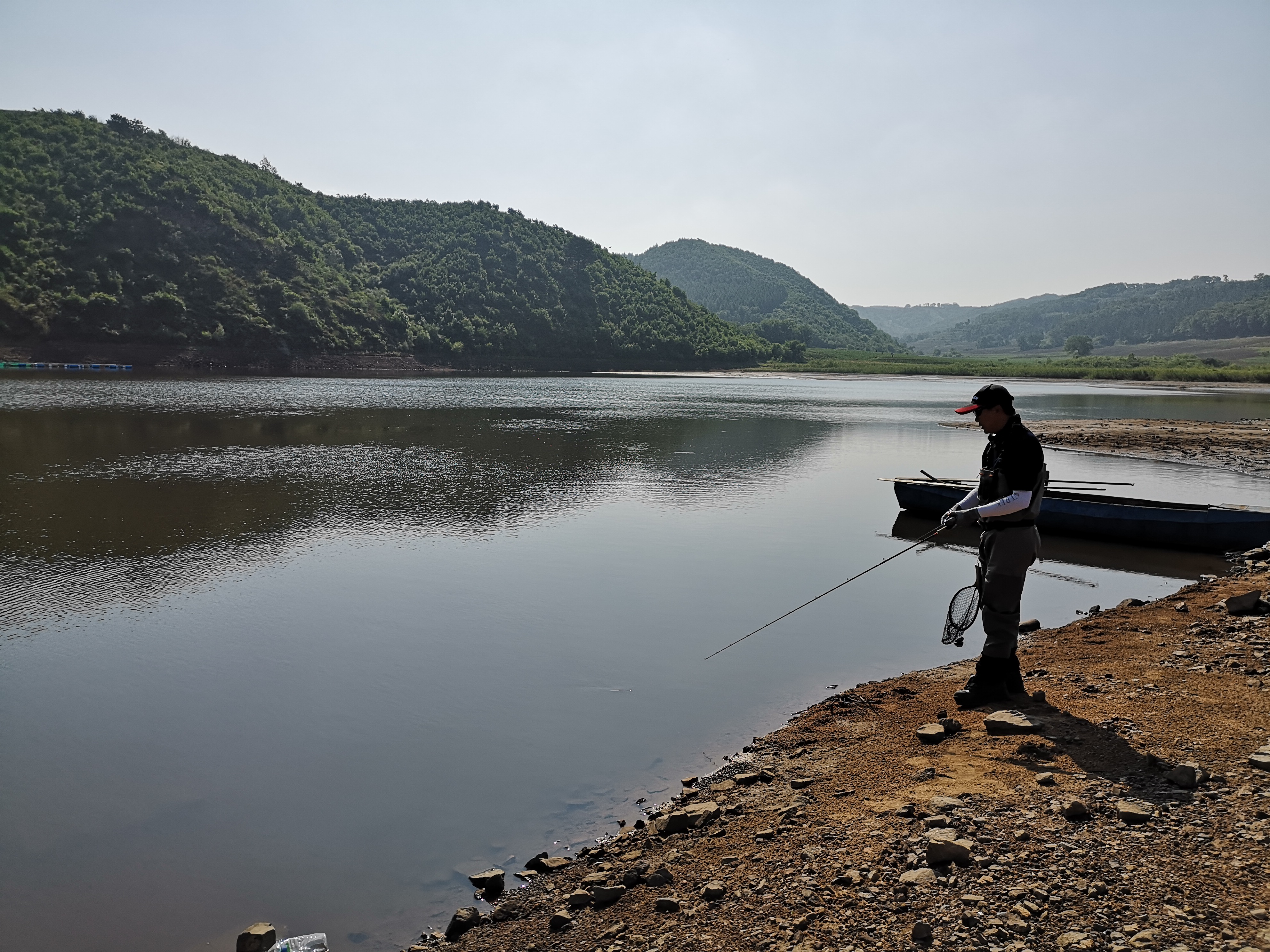 很惬意的路亚钓鱼,房车路亚野钓