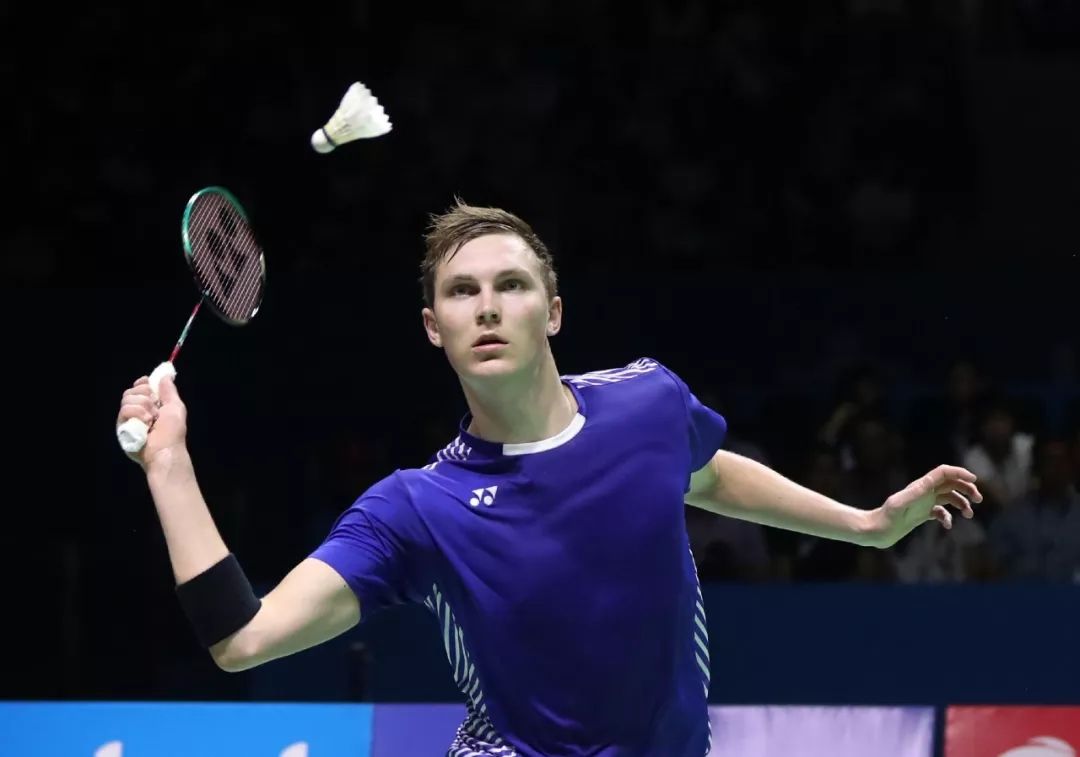 如何挑选一款适合自己的羽毛球拍,怎样给自己挑选合适的羽毛球拍