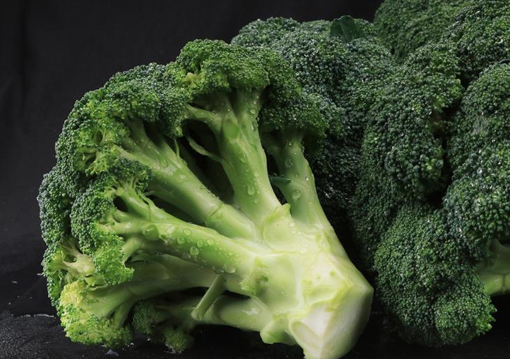 清洗西兰花用凉水还是热水,苏打水泡西兰花能洗得干净吗