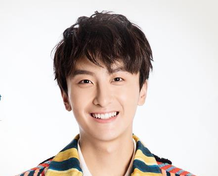 暖春演员今昔对比小花大学毕业,暖春小花影后