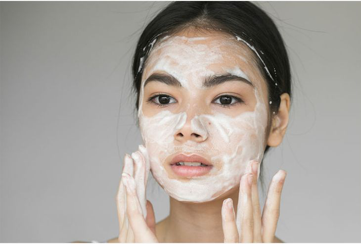 皮肤特干燥脱皮敏感用什么护肤品,脸上皮肤干燥起皮怎么快速解决