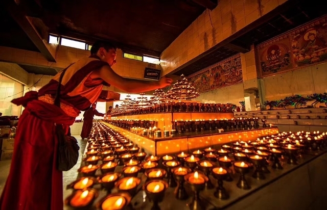 藏族人去世后念六字真言颂,藏族老人转经念的六字真言