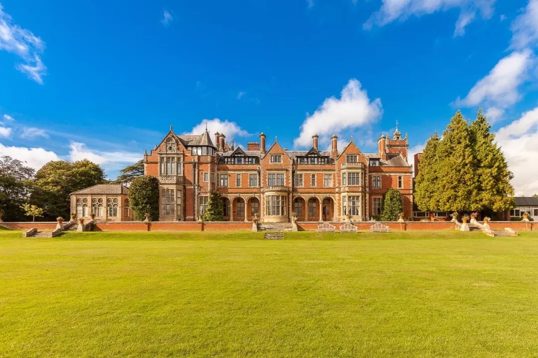 萨里沃特福德主教练,萨里郡大学