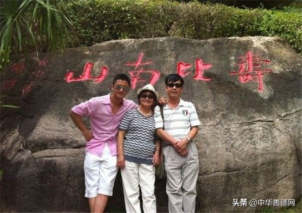 吴京回忆被父亲踹,父亲一脚踹飞儿子