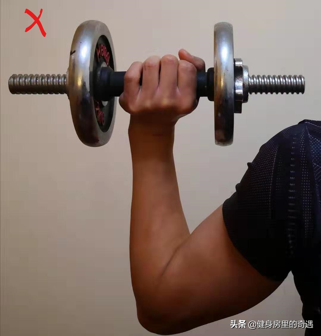 肩膀哑铃推举的正确方法,哑铃推举正确的起手方法