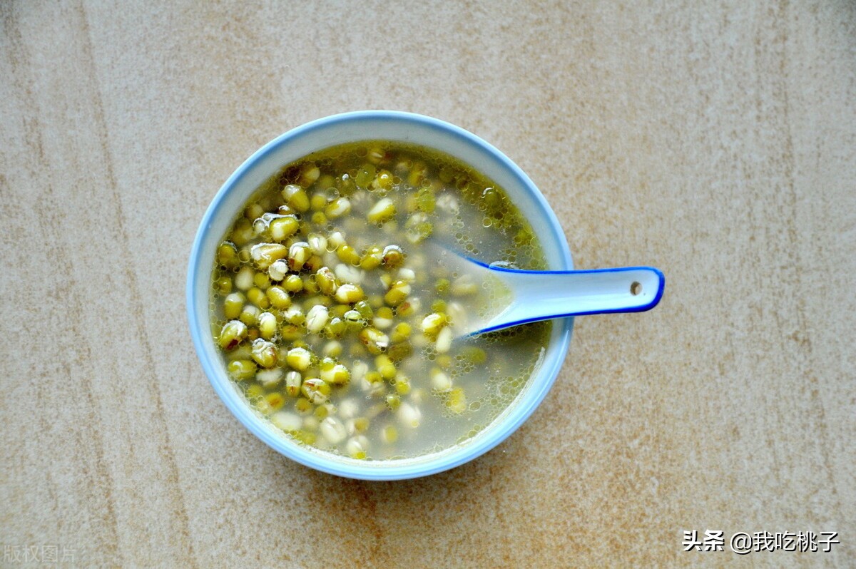 炎炎夏日这些解暑小妙招不容错过,炎热的夏天为了解暑吃什么比较好