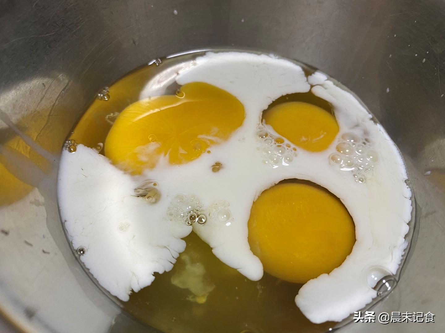 厚蛋烧容易发老和开裂?教你掌握3个小技巧,方正好吃不开裂