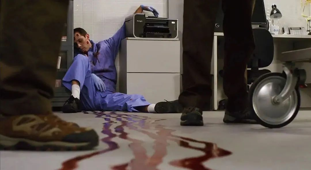 鳗鱼钻入人体的恐怖片名,鳗鱼入侵城市的电影