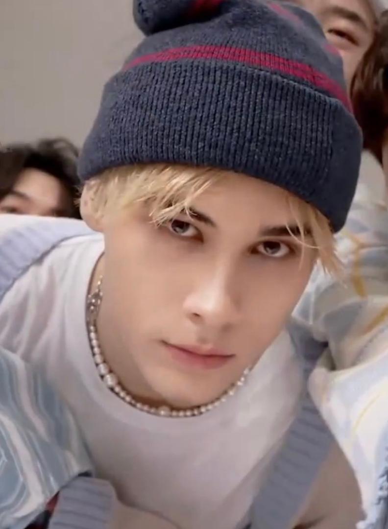 利路修颜值这么高？换上新发型掀起刘海后，被调侃自我防爆第一人