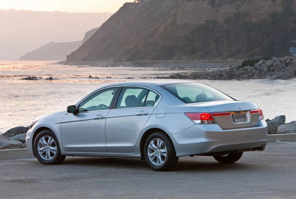 使用双摇臂的最后一代八代雅阁（CP、CU、CS、CW）