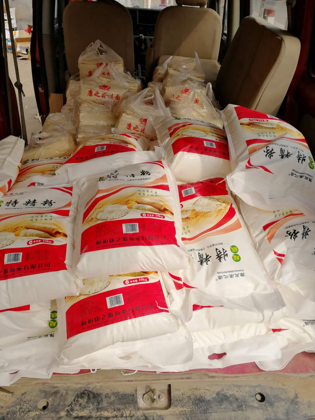 埠江镇积极开展“*党**员多跑腿、群众少出门”活动