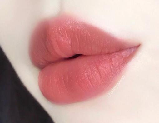 接近三十的女人适合什么样的口红,四十岁女人最适合的口红色号