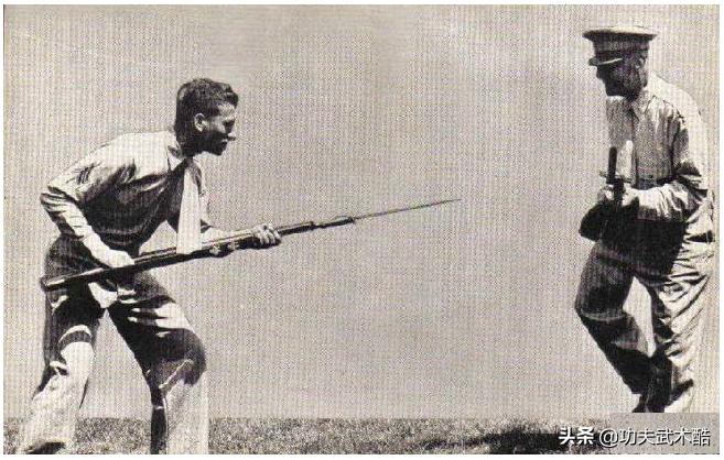 美*刺军**刀拼杀术，很珍贵的图片教学资料，格斗迷、军迷的最爱