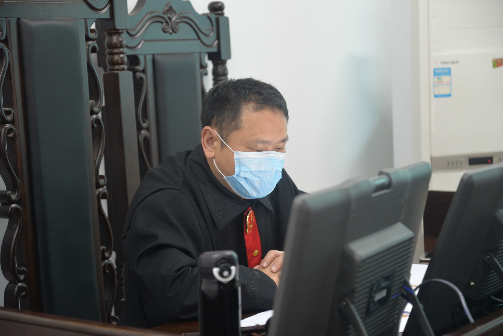 武法平凡人|平凡而又执着的天平守护者--记全国模范法官、武冈法院湾头桥法庭庭长蒋登忠先进事迹