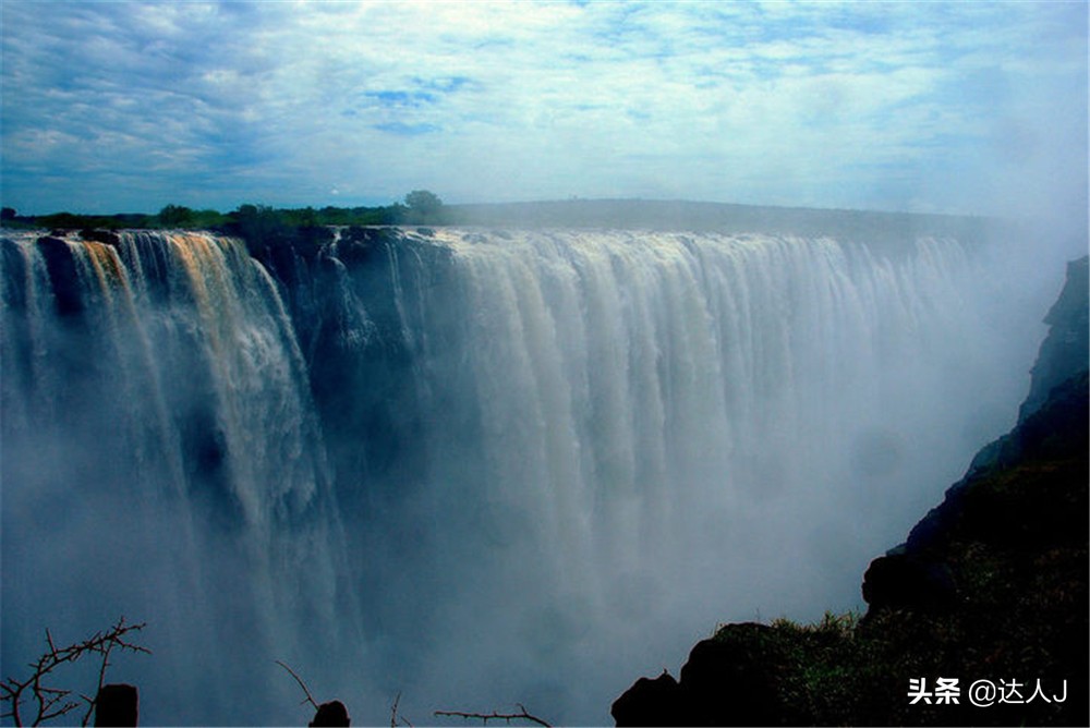 #全民热遗#小天独家，你敢不敢在这个瀑布上洗澡？