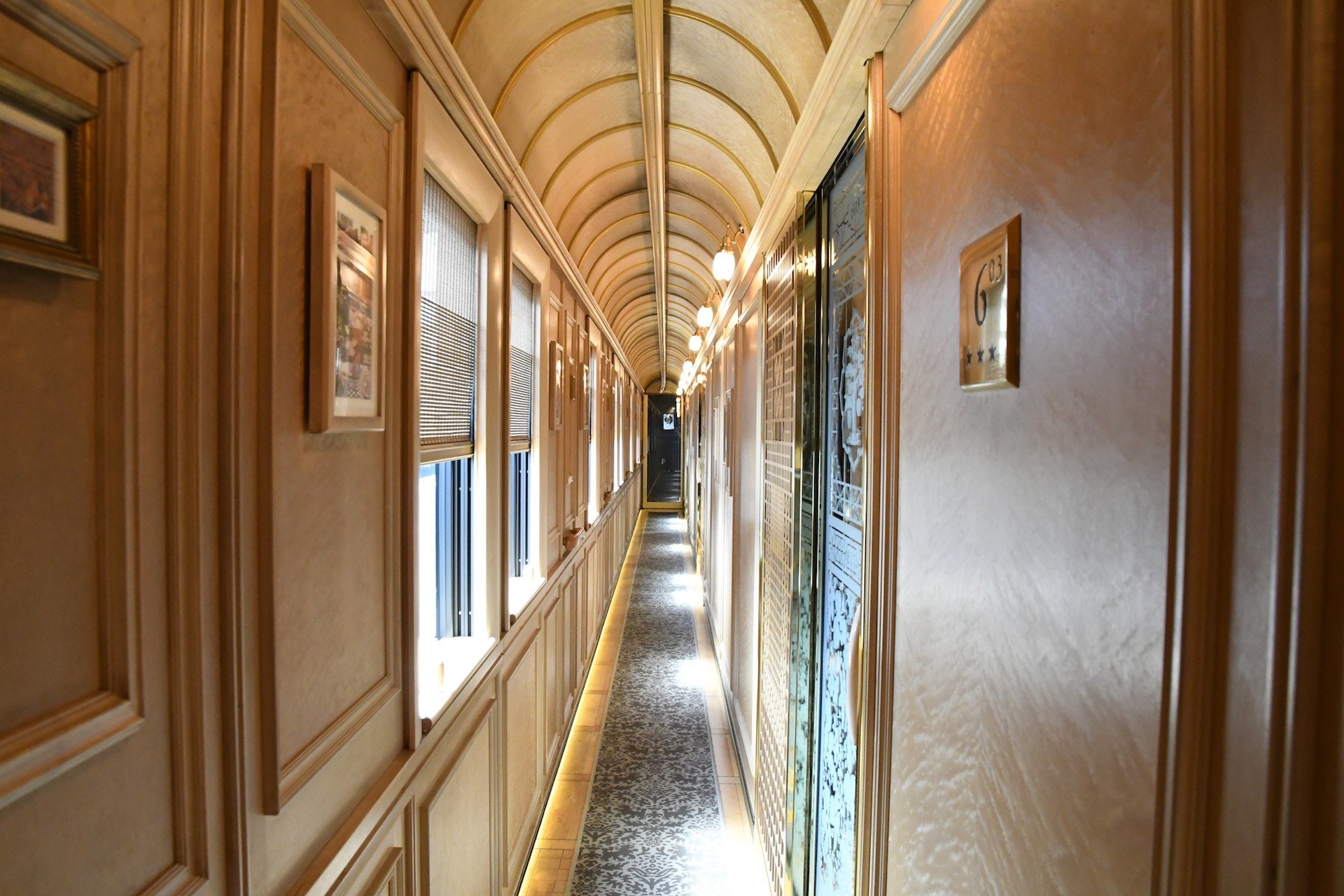 这列火车被称铁轨上的法拉利,有钱不一定能坐上,车内配套太豪了