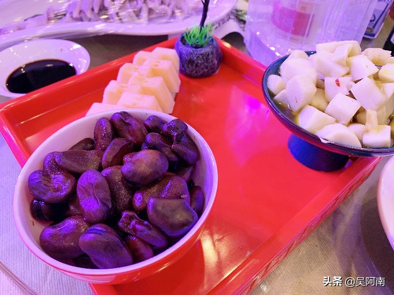 土豪请客吃饭300元,土豪一桌宴席500万