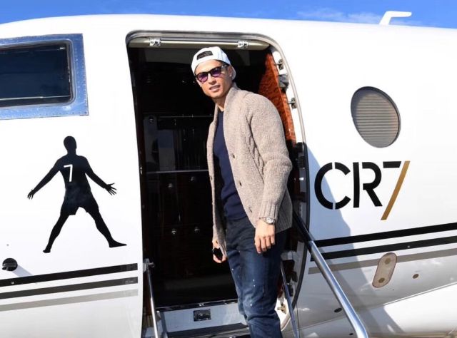 身价3000万欧元球员,身价300万欧的足球运动员年薪多少