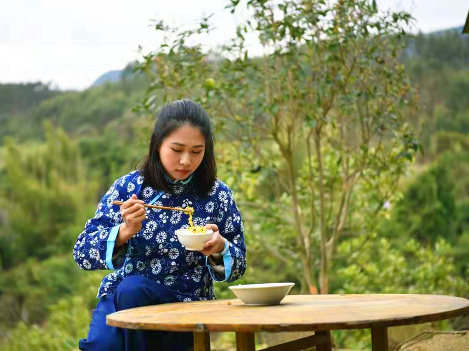 五黑鸡正宗散养,散养的黑乌鸡