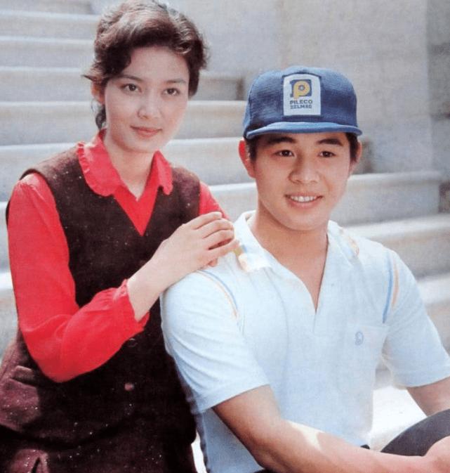 李连杰对利智一见钟情,李连杰为利智的付出