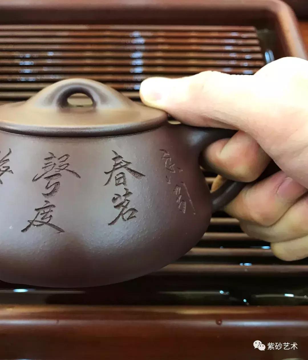 泡茶烫手的紫砂壶是真的还是假的,紫砂壶和陶瓷壶哪个不烫手