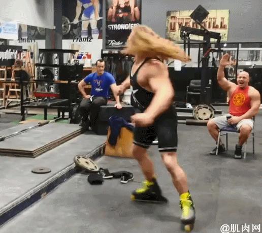 穿轮滑鞋怎么样练稳定性,快速穿轮滑鞋