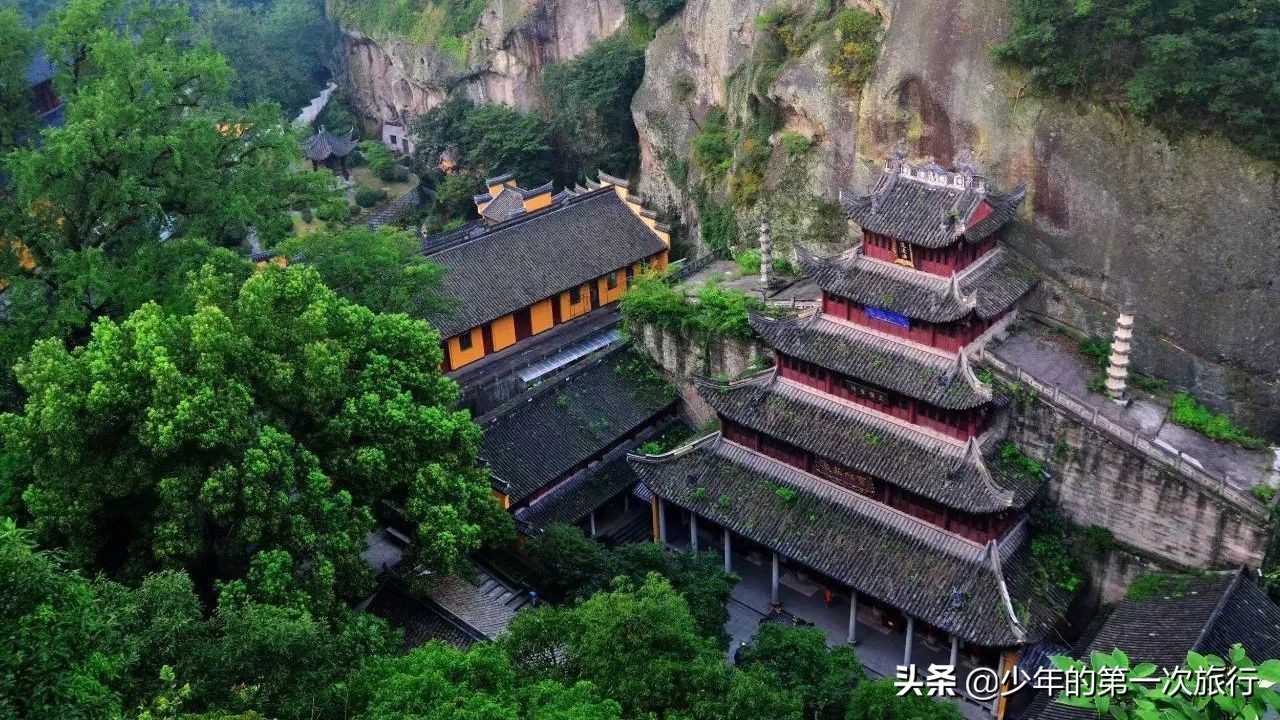 浙江绍兴“最有名”的寺庙，里有“江南第一大佛”，游客络绎不绝