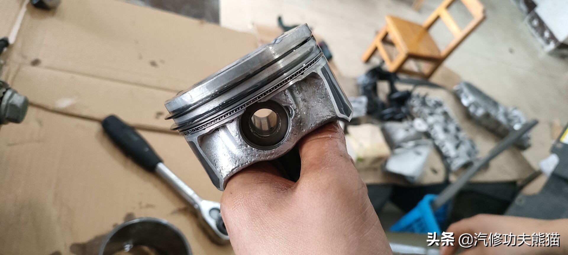 奥迪q5烧机油狂飙,奥迪q5烧机油且发动机抖动