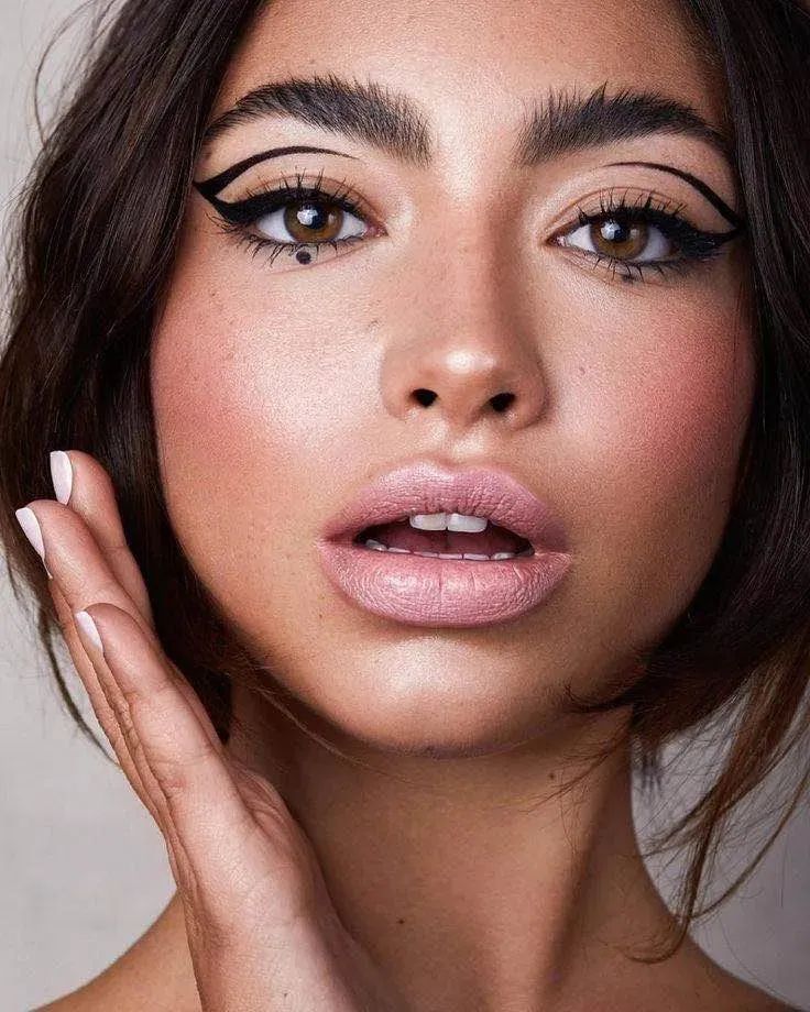 安崎的痣之前和现在对比,安崎痣的真实长相