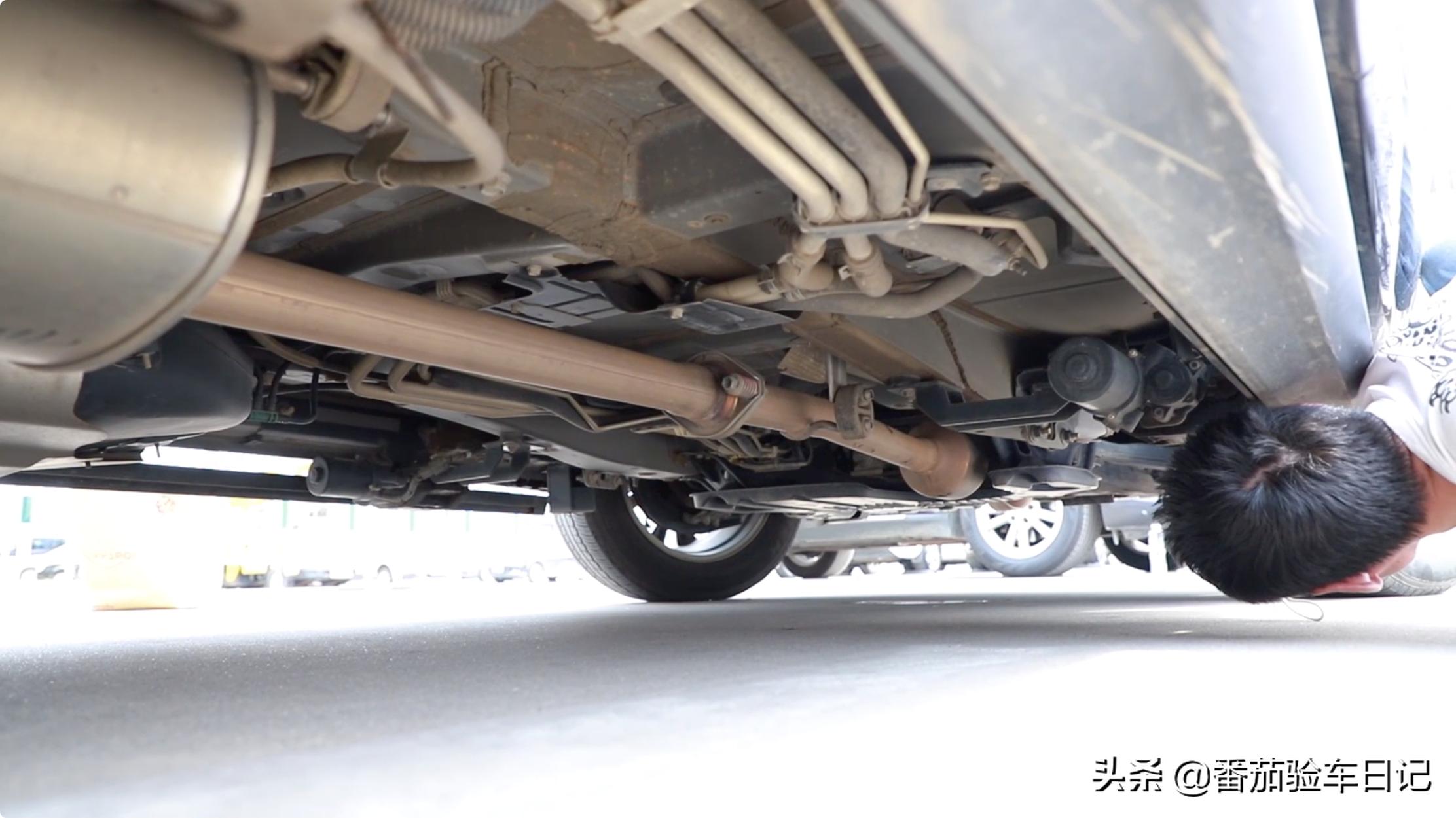 帮客户检测不到两年的丰田汉兰达，价格略高但是车况很值