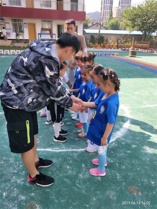 全国足球特色幼儿园活动指南,足球特色幼儿园有哪些活动