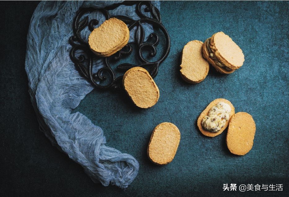 竟然比马卡龙还好吃？日本爆款小点心朗姆葡萄夹心饼干，超全配方