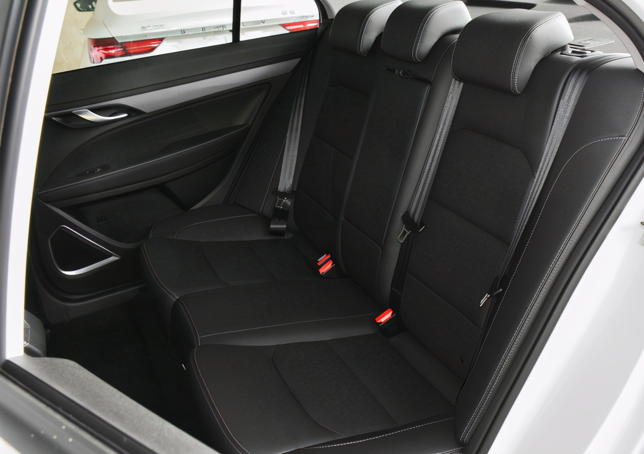 吉利帝豪车主提车,吉利博越跑5000后车主说出心里话