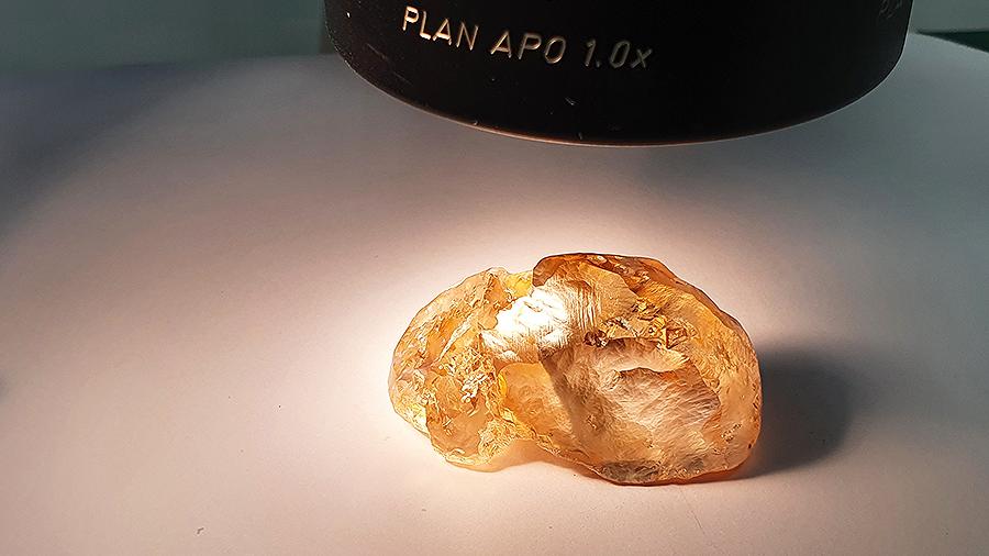 236克拉!埃罗莎公司发现俄史上最*彩大**钻