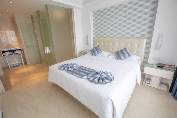 三亚无边泳池海景,三亚网红顶层180度独立无边泳池