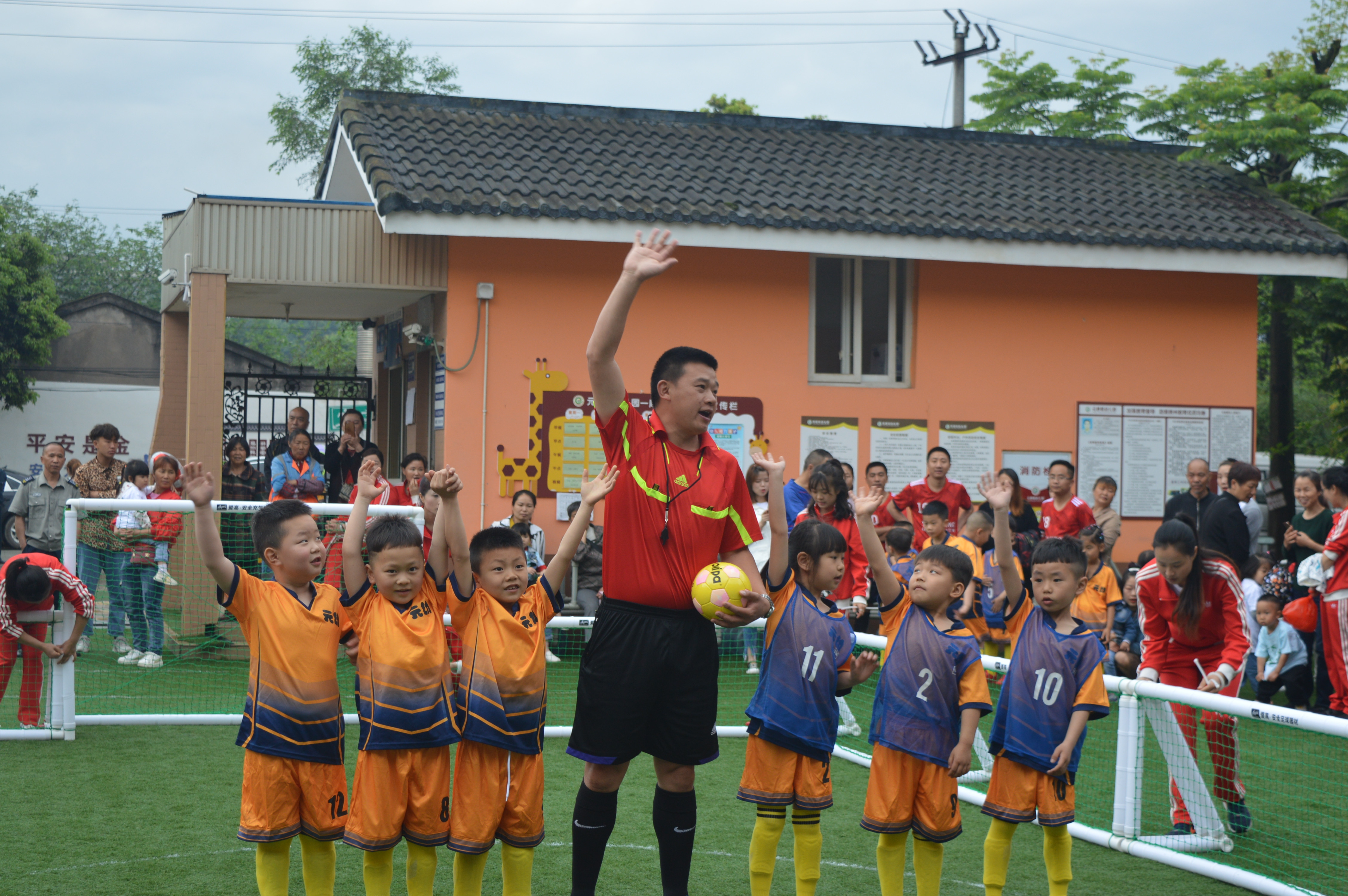 幼儿园足球亲子活动新闻,幼儿园足球嘉年华活动园长致辞