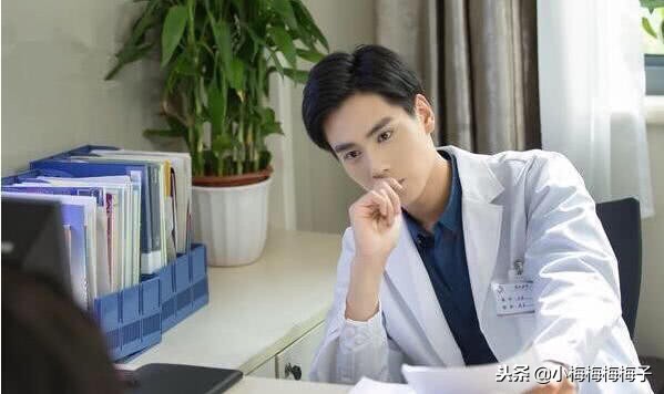 有痣男星都超帅，鹿晗长眉上，胡一天在鼻子，他的泪痣太好看了