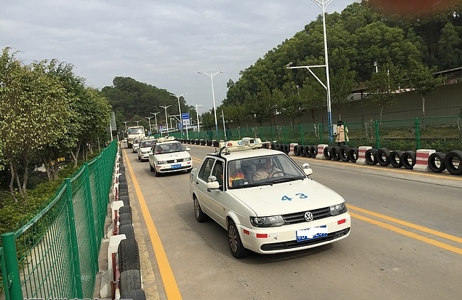 科二科三五次都挂科的视频,科二科三五次不过成绩作废合理吗