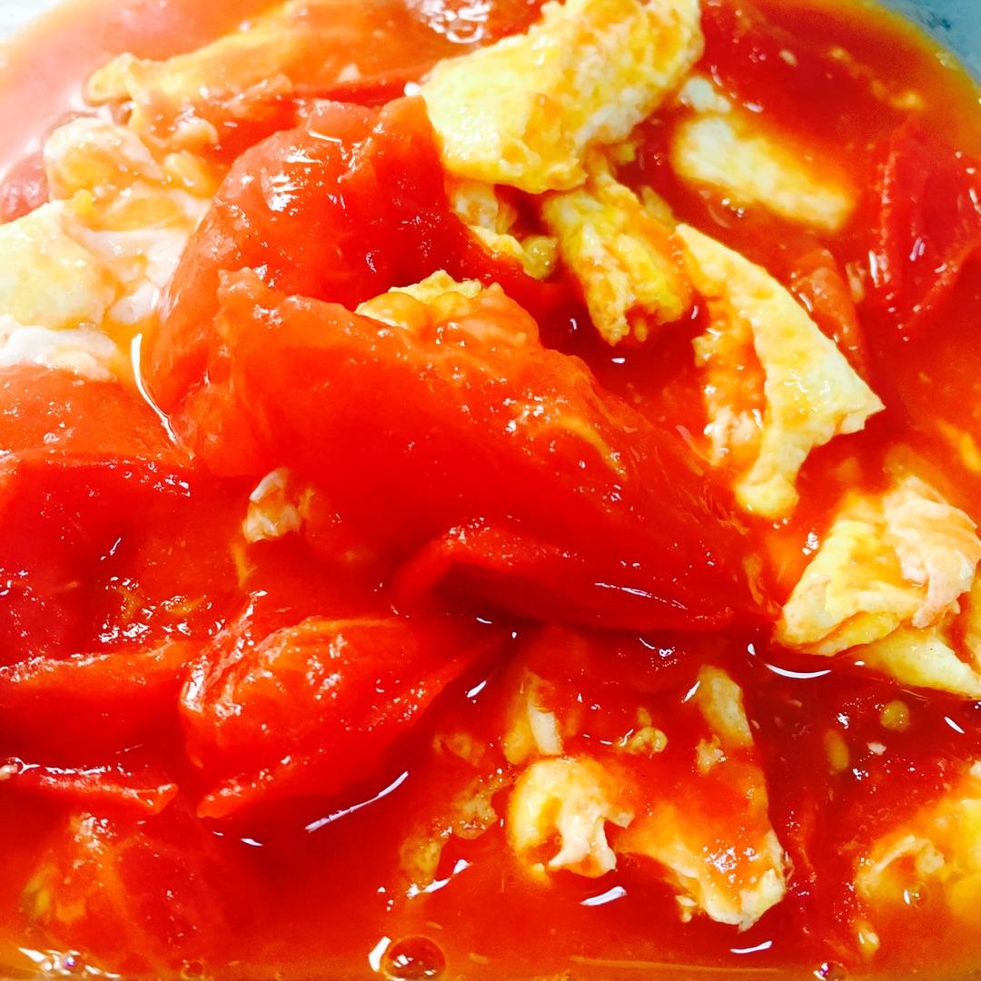 鸡蛋黄上的黑色膜有毒吗,鸡蛋黄外面有灰色的东西能吃吗