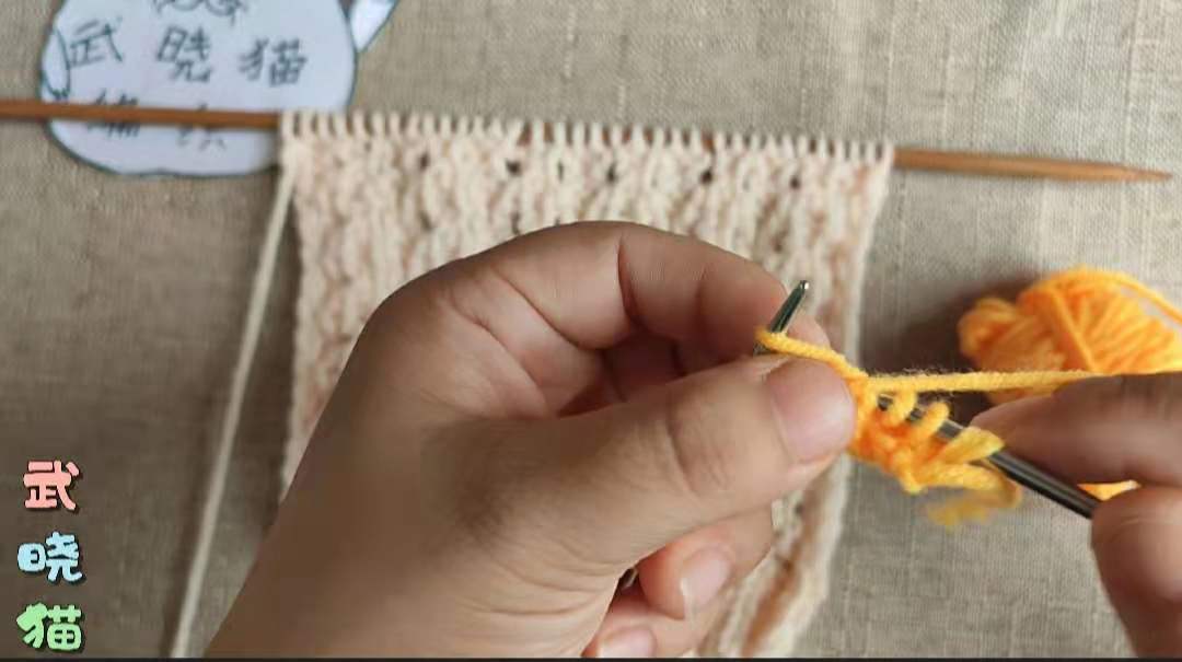 男士黄色圆领毛衣搭配围巾,男士围巾配什么毛衣