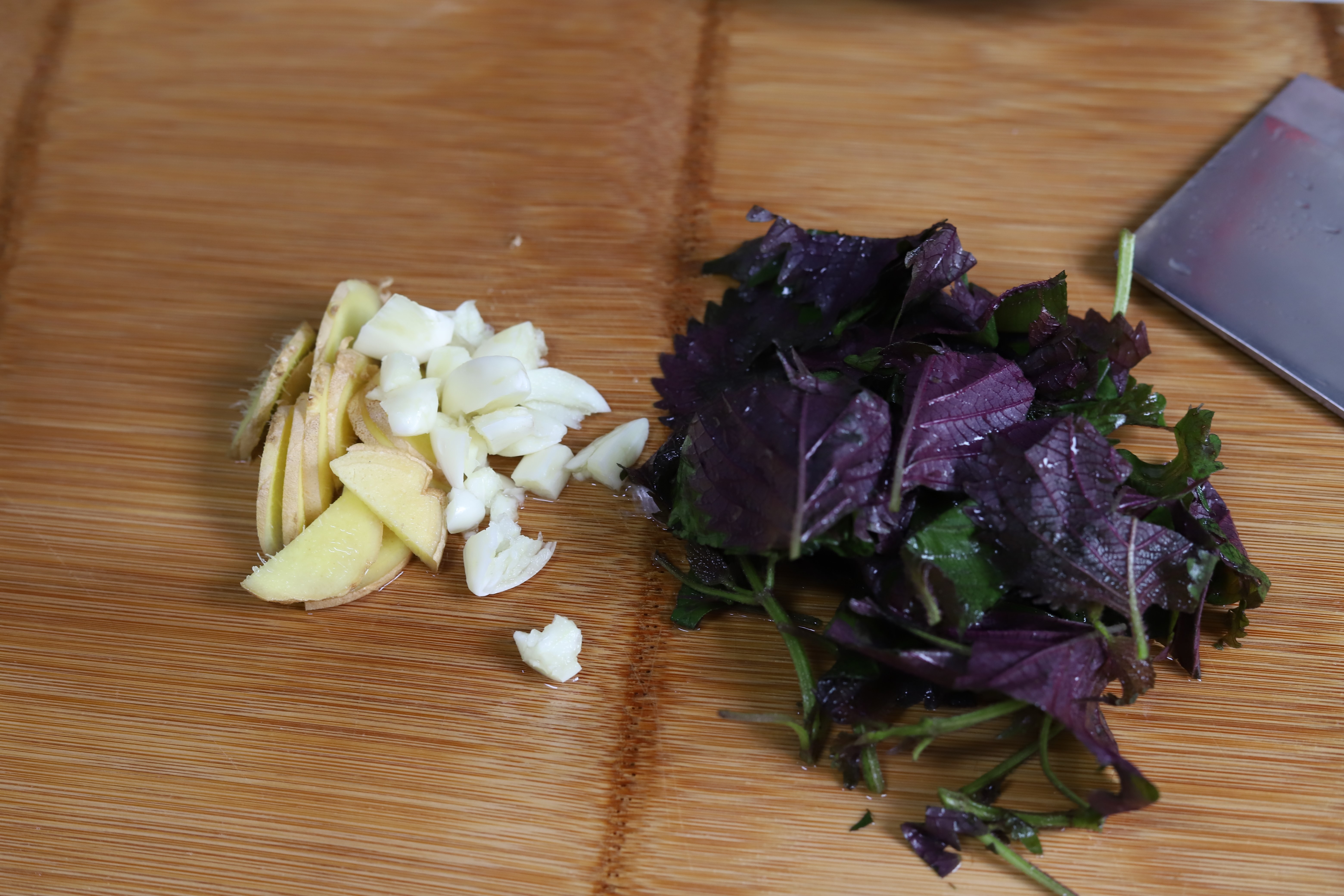 草鱼骨最好吃的做法,用草鱼骨头做了一碗菜香辣下饭