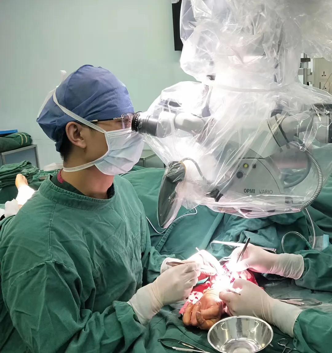 攸县一女子意外受伤四指断离,医生十二小时手术将其再植