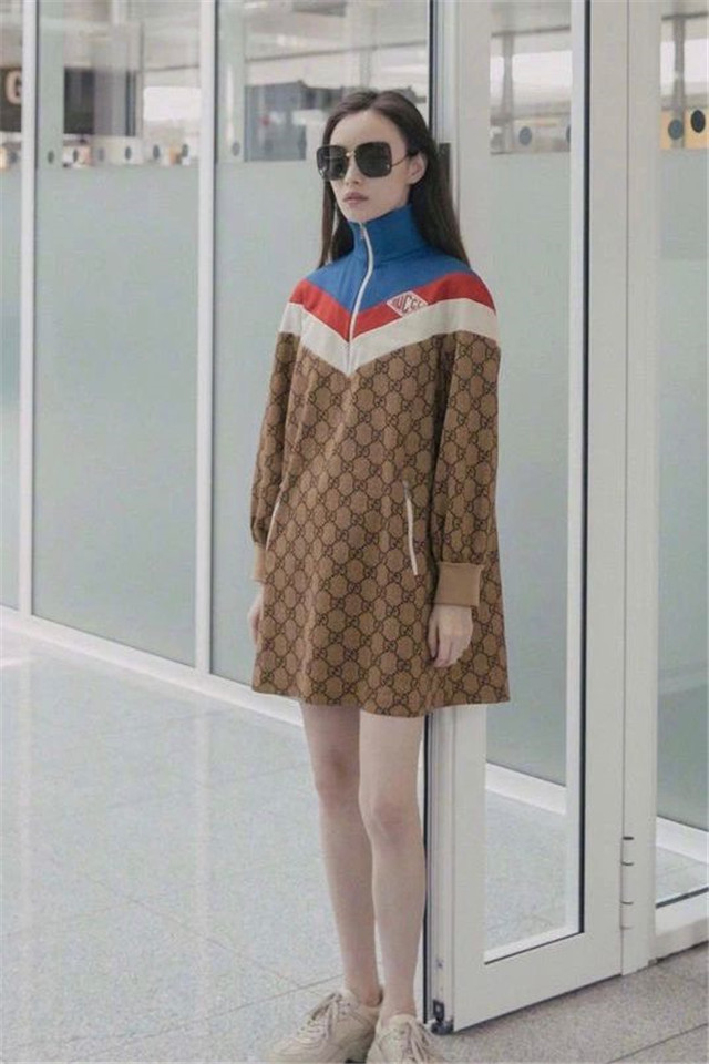 喜欢穿着简约的女人，来看看“复古运动风”，给你想象不到的时髦