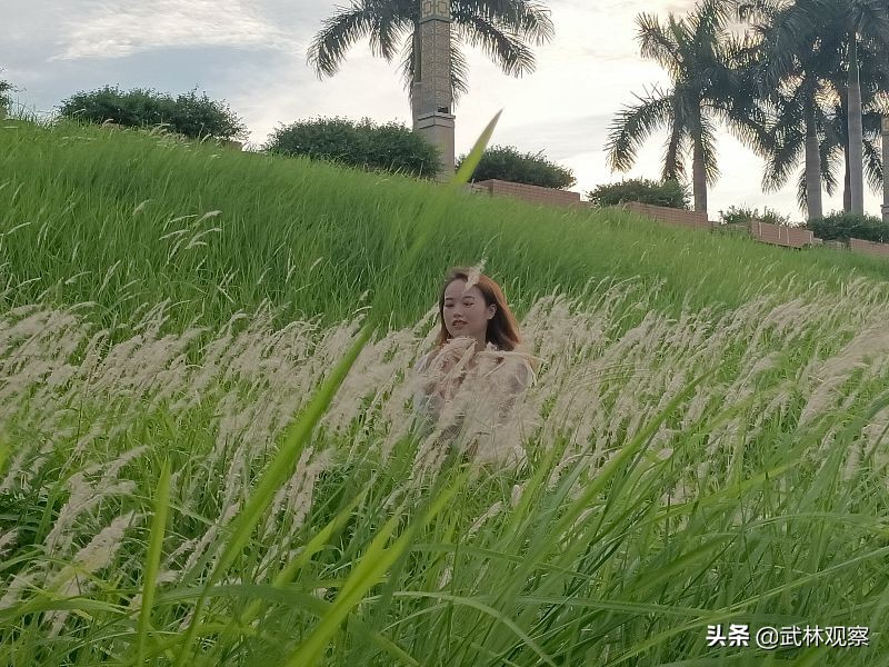 妹子说她是美术老师,女生说你是摄影师