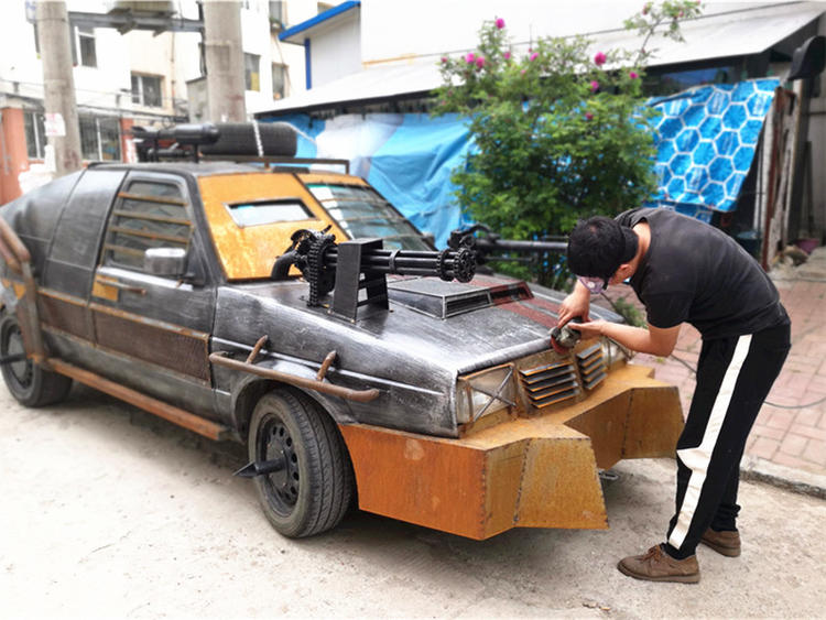 东北小伙造汽车,引擎盖都是“重*器武**”,土豪出60万车主却不卖