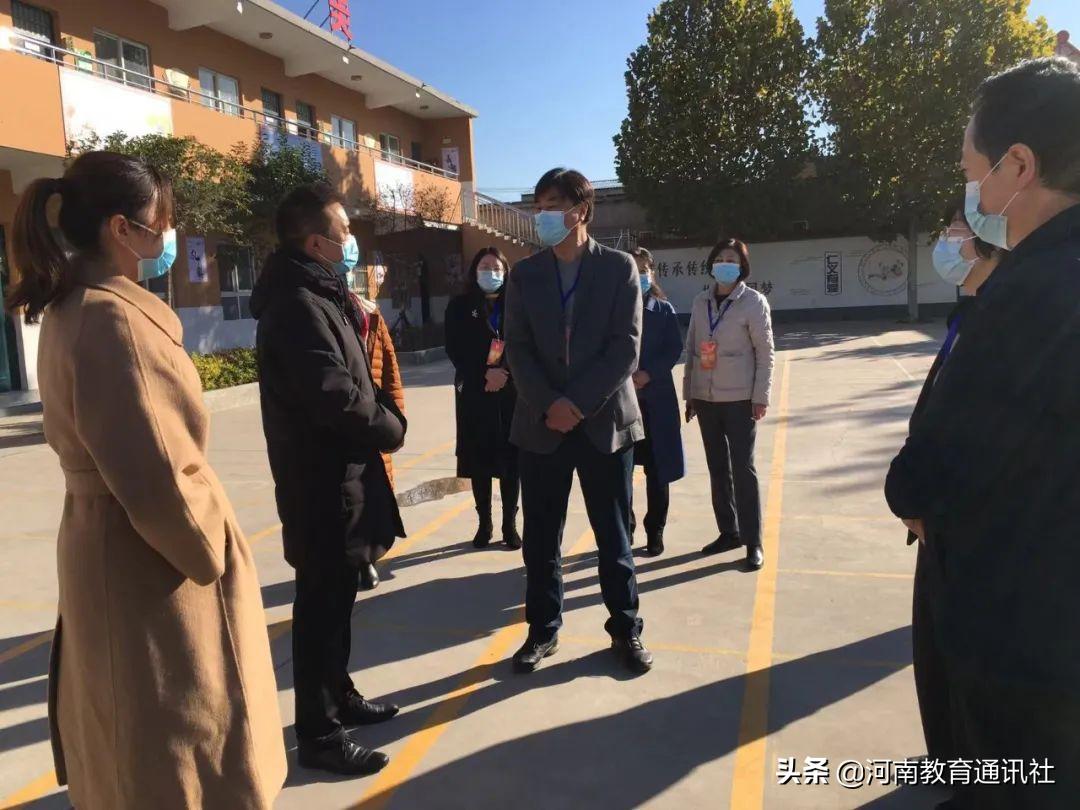 安阳市文峰区政协主席张卫东一行到宝莲寺学校调研指导工作