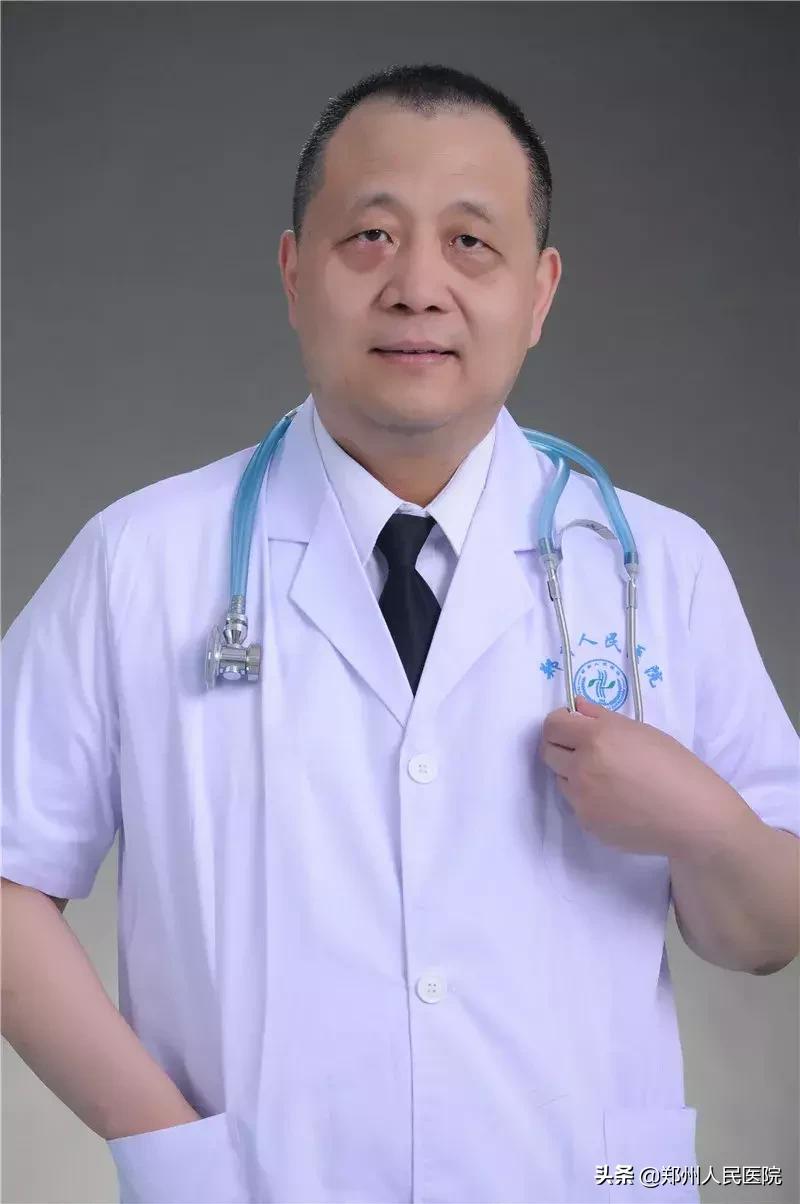 手腕疼10年了怎样治疗,20岁小伙手腕关节疼痛是怎么回事